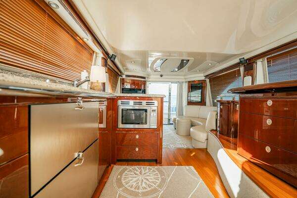 Sea Ray 580 Sedan Bridge Yacht For Sale