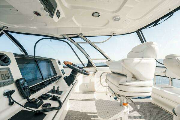 Sea Ray 580 Sedan Bridge Yacht For Sale