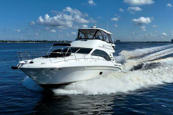 Sea Ray 580 Sedan Bridge Yacht For Sale
