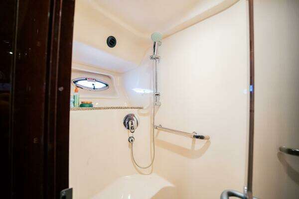 Sea Ray 580 Sedan Bridge Yacht For Sale