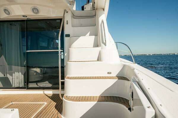 Sea Ray 580 Sedan Bridge Yacht For Sale