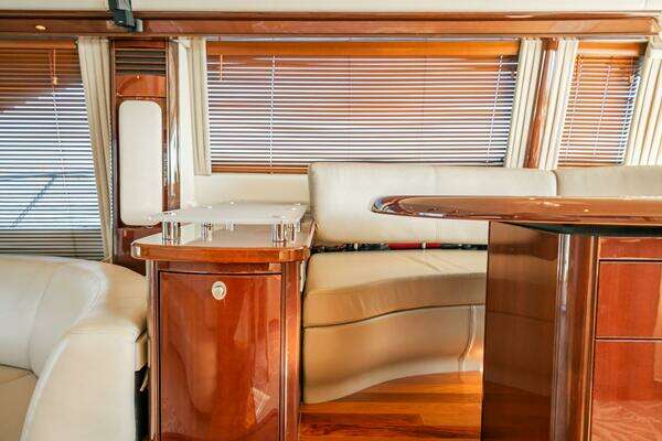 Sea Ray 580 Sedan Bridge Yacht For Sale