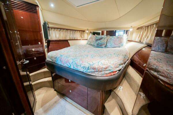 Sea Ray 580 Sedan Bridge Yacht For Sale