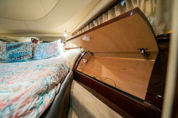 Sea Ray 580 Sedan Bridge Yacht For Sale