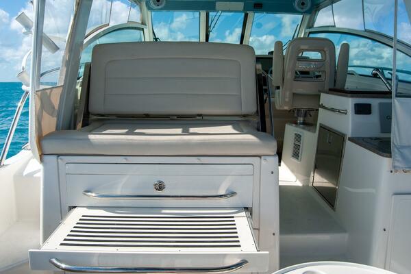34ft Boston Whaler Yacht For Sale