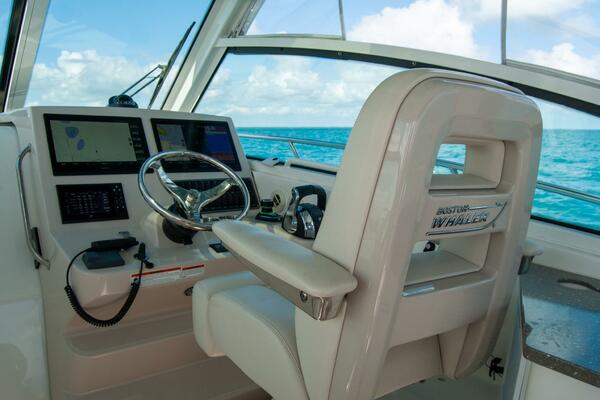 34ft Boston Whaler Yacht For Sale
