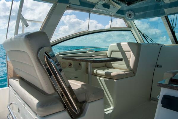 34ft Boston Whaler Yacht For Sale