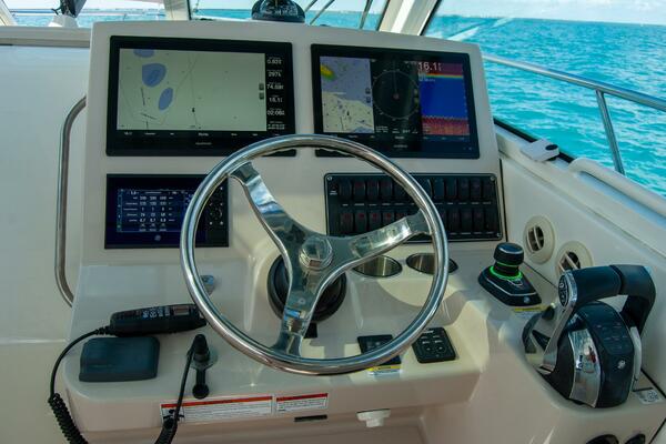 34ft Boston Whaler Yacht For Sale