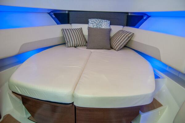 34ft Boston Whaler Yacht For Sale