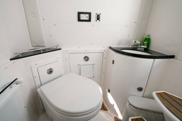 34ft Caymas Yacht For Sale