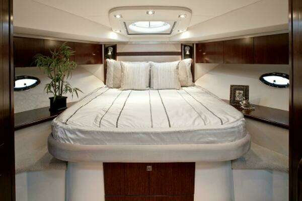 Cruisers Yachts 430 Sports Coupe Yacht For Sale