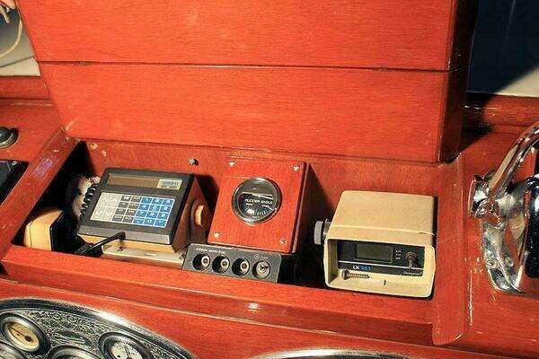 Chris-Craft Commuter Yacht For Sale