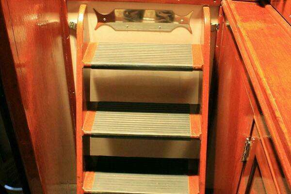 Chris-Craft Commuter Yacht For Sale