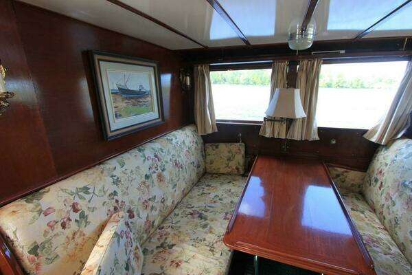 Chris-Craft Commuter Yacht For Sale