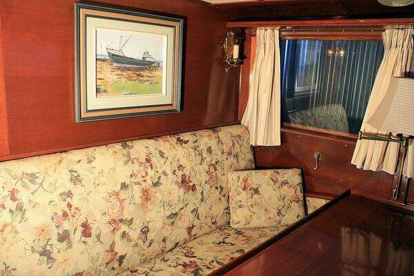 Chris-Craft Commuter Yacht For Sale