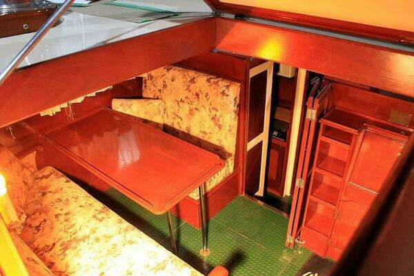 Chris-Craft Commuter Yacht For Sale