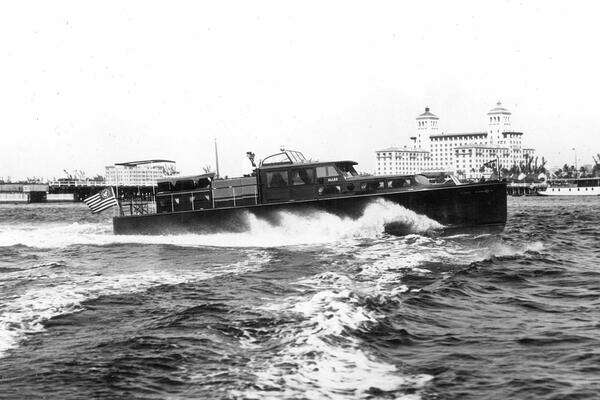 Chris-Craft Commuter Yacht For Sale