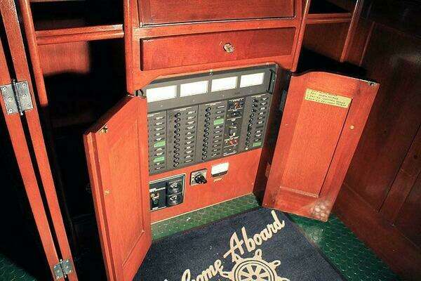 Chris-Craft Commuter Yacht For Sale