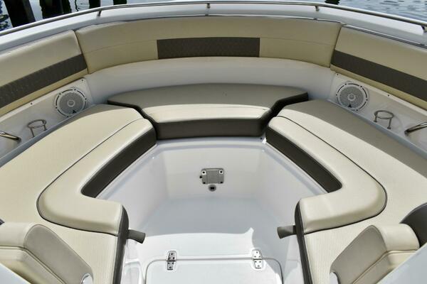 In Pursuit 32ft Pursuit Yacht For Sale