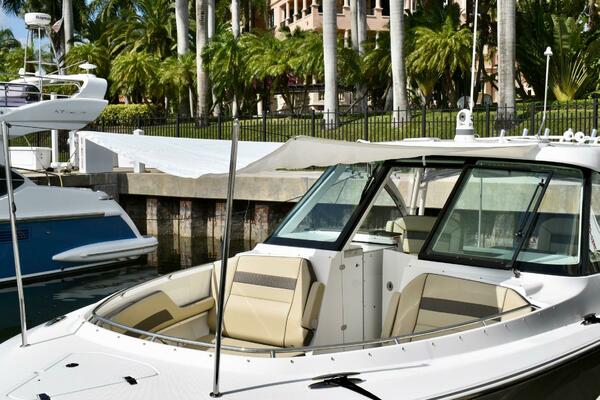 In Pursuit 32ft Pursuit Yacht For Sale