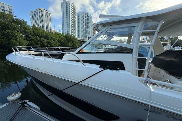 42ft Boston Whaler Yacht For Sale