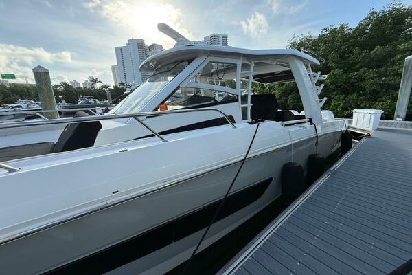42ft Boston Whaler Yacht For Sale