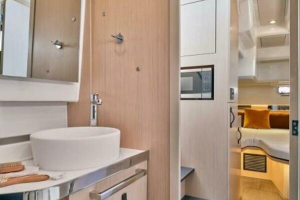 38ft Four Winns Yacht For Sale