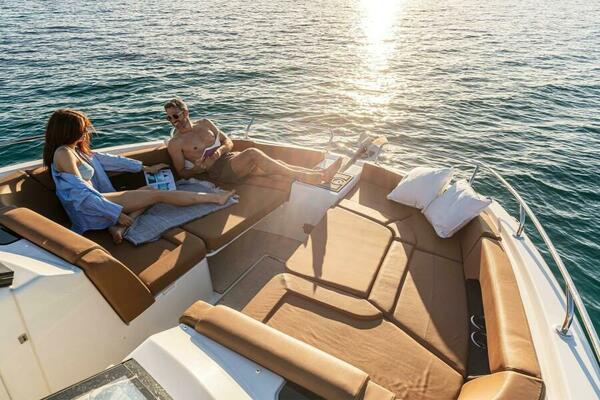 38ft Four Winns Yacht For Sale