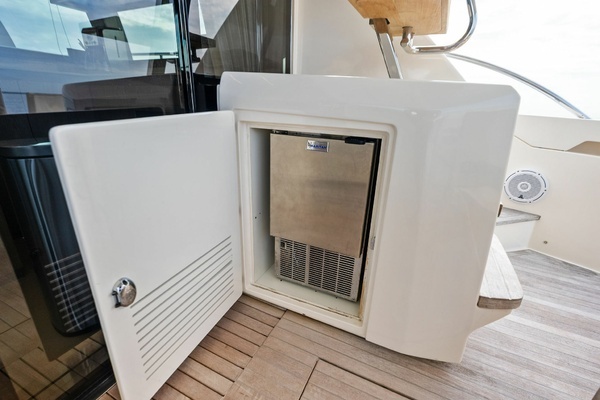 2018 Ferretti Yachts 55