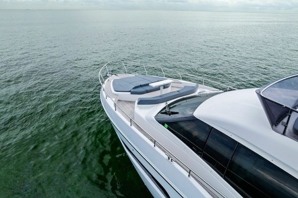 2018 Ferretti Yachts 55