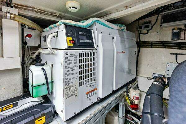 MAN 800 Yacht For Sale