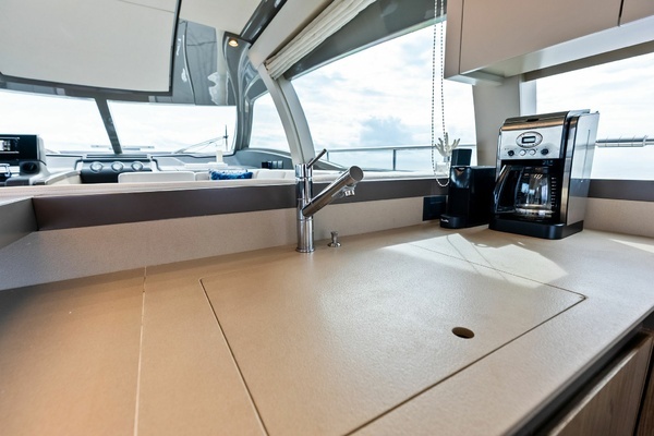 2018 Ferretti Yachts 55