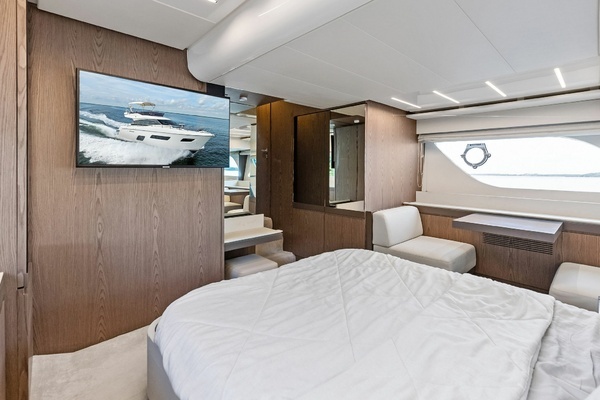 2018 Ferretti Yachts 55
