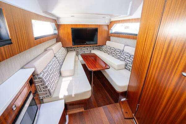 Pursuit S428 Yacht For Sale