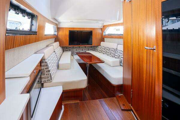 Pursuit S428 Yacht For Sale