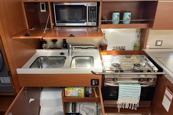 Fat Bottom Girl 46ft Beneteau Yacht For Sale