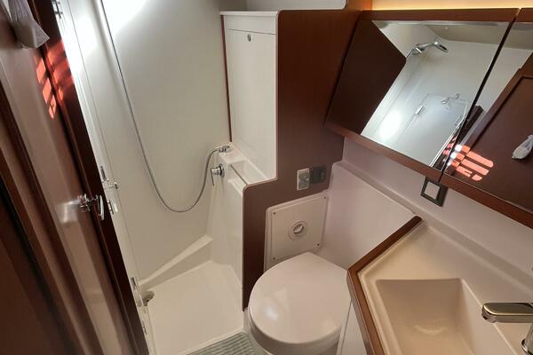 Fat Bottom Girl 46ft Beneteau Yacht For Sale