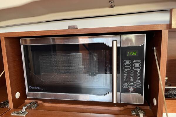 Fat Bottom Girl 46ft Beneteau Yacht For Sale