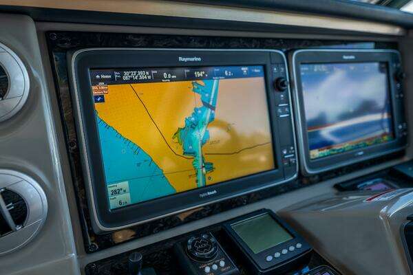 Sea Ray 610 SUNDANCER Yacht For Sale