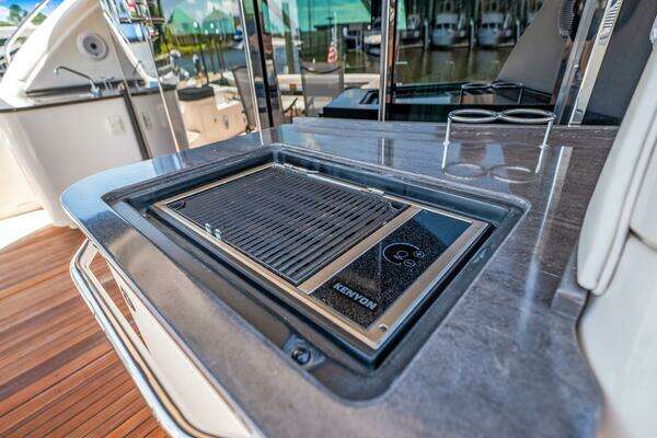 Sea Ray 610 SUNDANCER Yacht For Sale