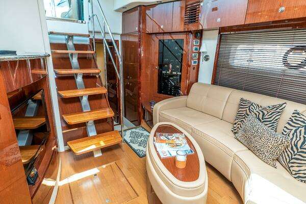 Sea Ray 610 SUNDANCER Yacht For Sale