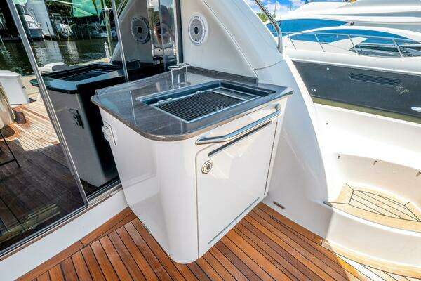 Sea Ray 610 SUNDANCER Yacht For Sale