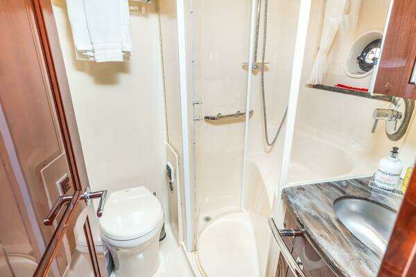 Sea Ray 610 SUNDANCER Yacht For Sale