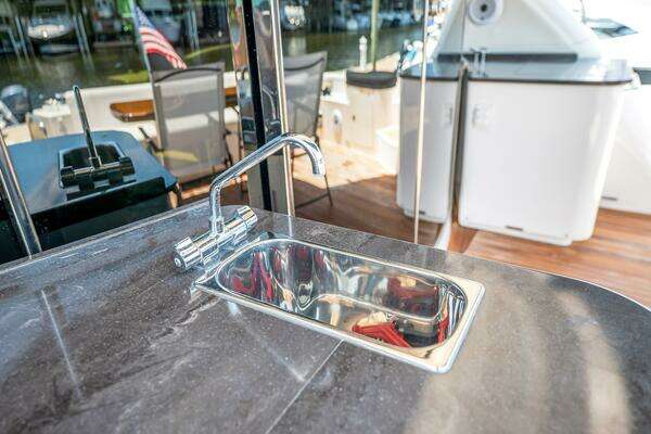 Sea Ray 610 SUNDANCER Yacht For Sale