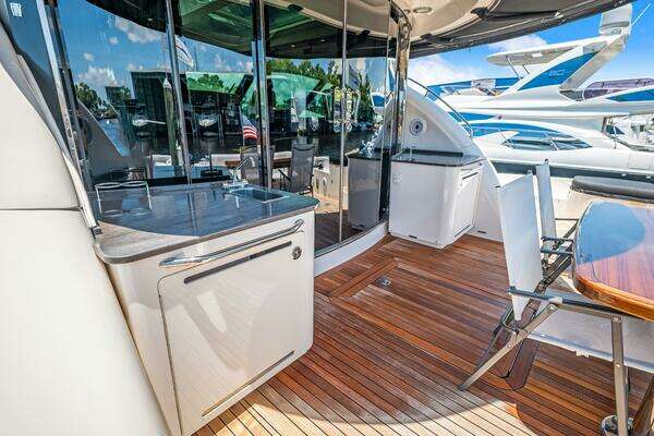 Sea Ray 610 SUNDANCER Yacht For Sale