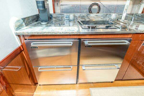 Sea Ray 610 SUNDANCER Yacht For Sale