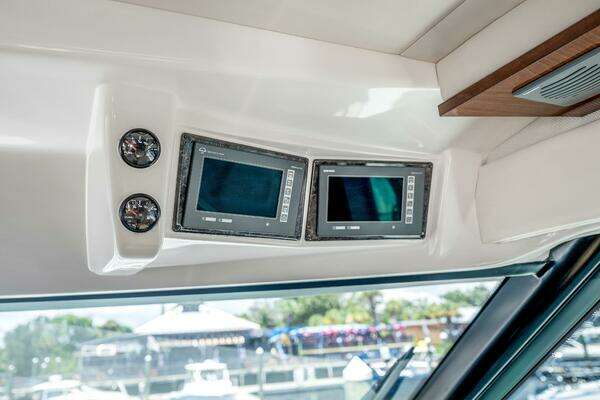 Sea Ray 610 SUNDANCER Yacht For Sale