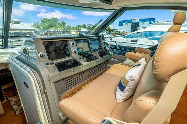 Sea Ray 610 SUNDANCER Yacht For Sale