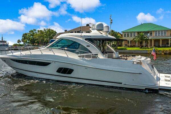 Sea Ray 610 SUNDANCER Yacht For Sale