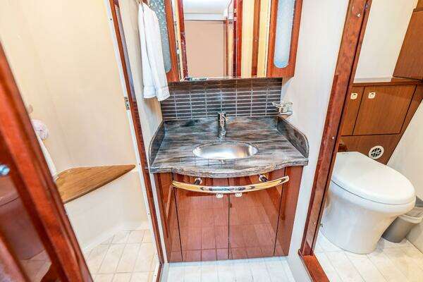 Sea Ray 610 SUNDANCER Yacht For Sale